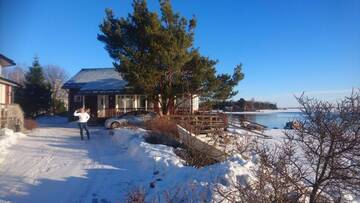 Фото номера Улучшенный коттедж с сауной Виллы Rantakari Cottage г. Котка 59