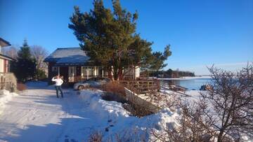 Фото номера Улучшенный коттедж с сауной Виллы Rantakari Cottage г. Котка 31