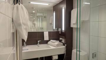 Фото номера Четырехместный номер Отель Original Sokos Hotel Seurahuone Kotka г. Котка 3