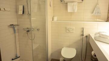 Фото номера Двухместный номер с 2 отдельными кроватями Отель Original Sokos Hotel Seurahuone Kotka г. Котка 3